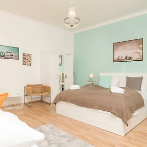  Apartment Spittelau Chillout Lounge by ichbucheAT